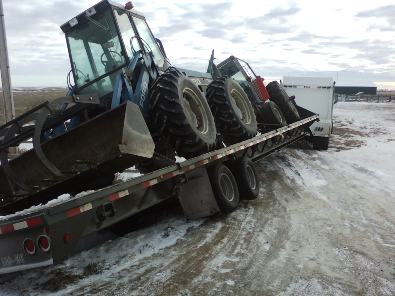 Too small of an approach left this trailer trying to dump it's load. 




